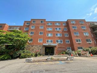 370 Central Park Avenue 4H, Scarsdale, NY 10583