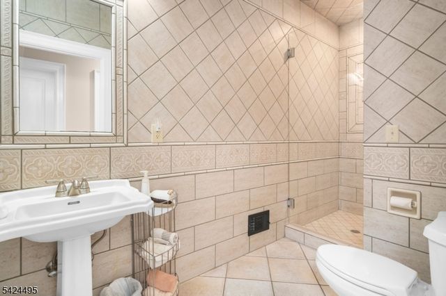 44 Country Acres Dr, Union Twp., NJ 08827