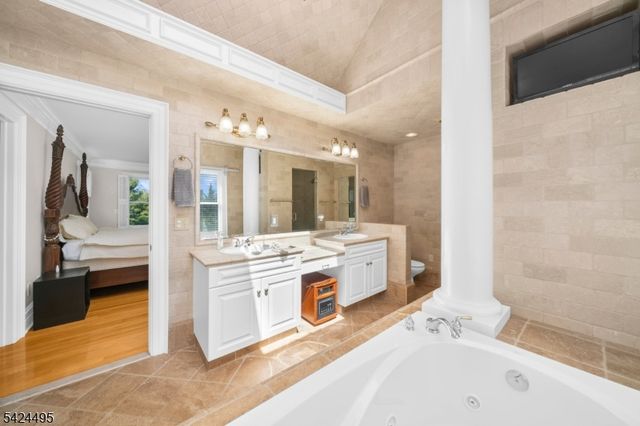 44 Country Acres Dr, Union Twp., NJ 08827