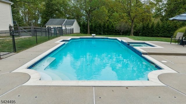 44 Country Acres Dr, Union Twp., NJ 08827