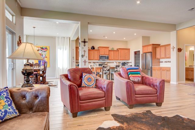 460 Rio Chama, Los Lunas, NM 87031