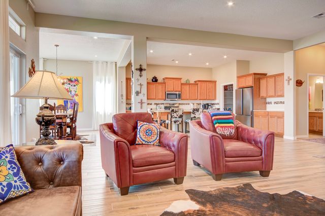 460 Rio Chama, Los Lunas, NM 87031