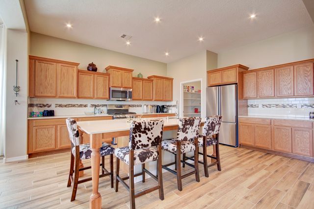 460 Rio Chama, Los Lunas, NM 87031