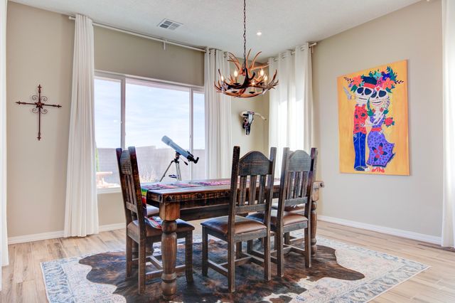 460 Rio Chama, Los Lunas, NM 87031