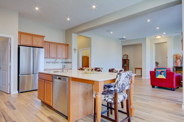 460 Rio Chama, Los Lunas, NM 87031