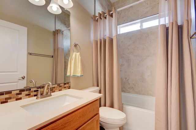 460 Rio Chama, Los Lunas, NM 87031