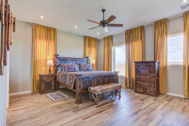 460 Rio Chama, Los Lunas, NM 87031