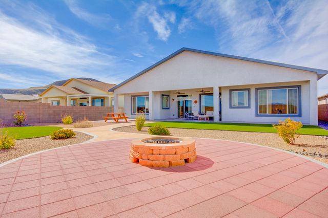 460 Rio Chama, Los Lunas, NM 87031