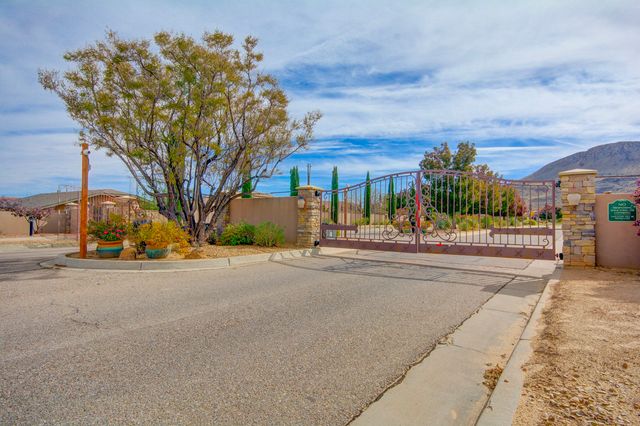 460 Rio Chama, Los Lunas, NM 87031