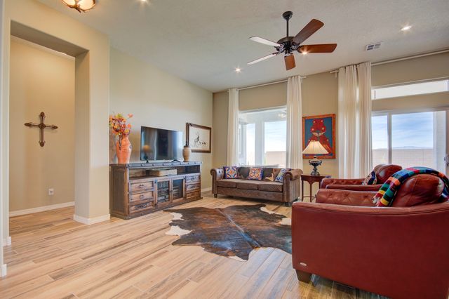 460 Rio Chama, Los Lunas, NM 87031