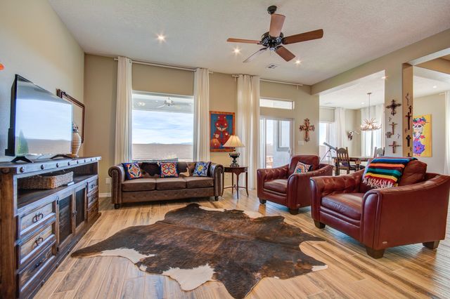 460 Rio Chama, Los Lunas, NM 87031