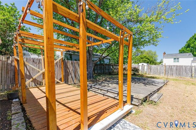 7500 Overlook Dr, Mechanicsville, VA 23111