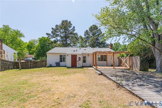 7500 Overlook Dr, Mechanicsville, VA 23111