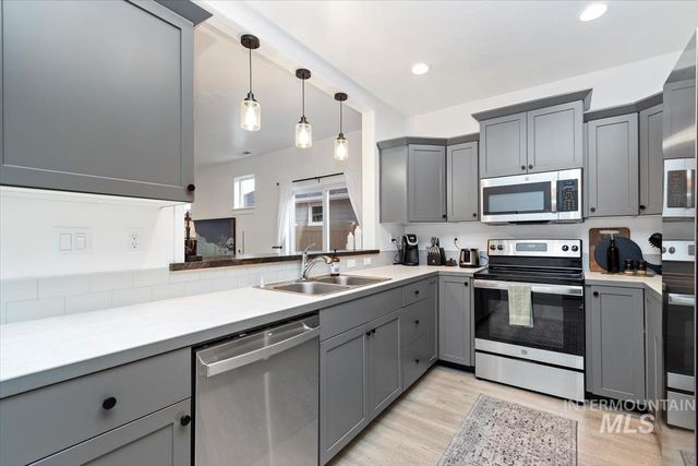 3325 NW 13th Ave, Meridian, ID 83646