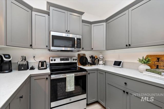 3325 NW 13th Ave, Meridian, ID 83646