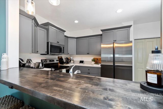 3325 NW 13th Ave, Meridian, ID 83646