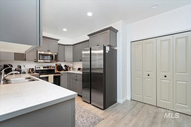 3325 NW 13th Ave, Meridian, ID 83646