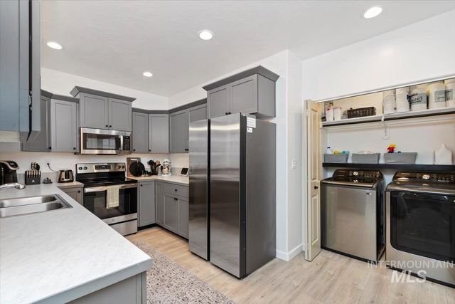 3325 NW 13th Ave, Meridian, ID 83646