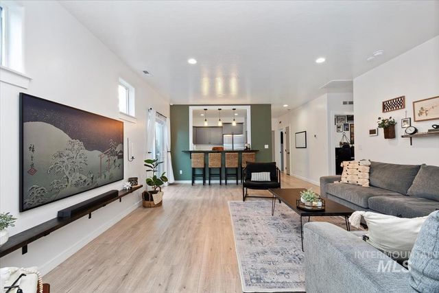 3325 NW 13th Ave, Meridian, ID 83646