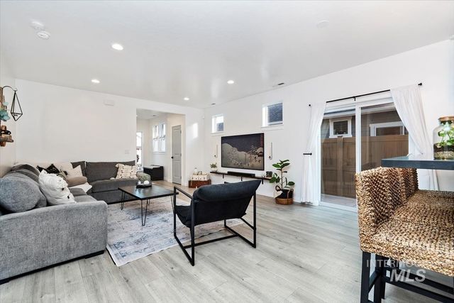 3325 NW 13th Ave, Meridian, ID 83646