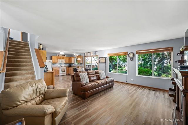 686 Glen Cove Lane, Pingree Grove, IL 60140