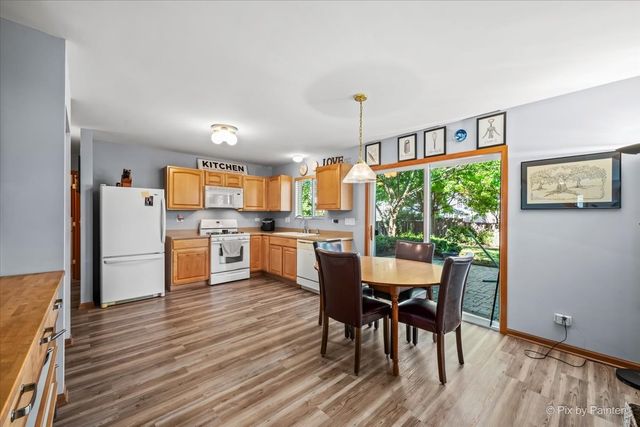 686 Glen Cove Lane, Pingree Grove, IL 60140