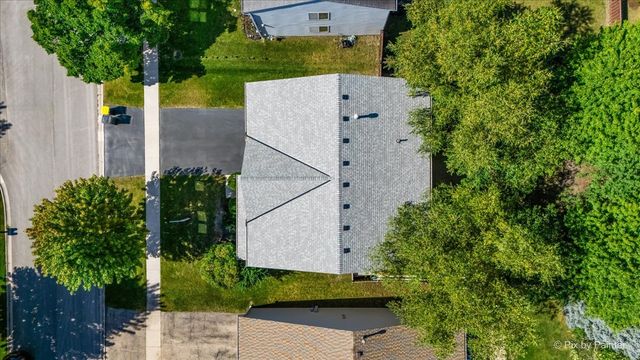 686 Glen Cove Lane, Pingree Grove, IL 60140
