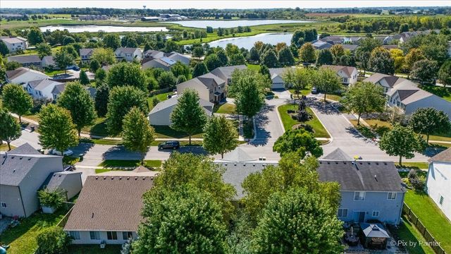 686 Glen Cove Lane, Pingree Grove, IL 60140