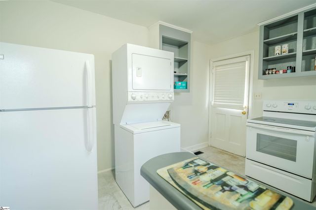 31 Pine Grove Lane, Greenville, SC 29617