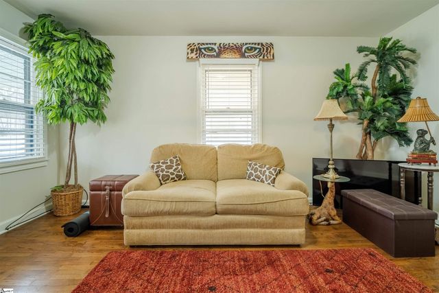 31 Pine Grove Lane, Greenville, SC 29617