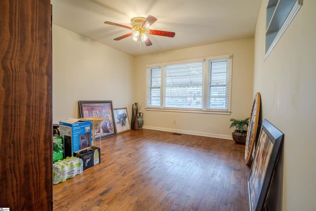 31 Pine Grove Lane, Greenville, SC 29617