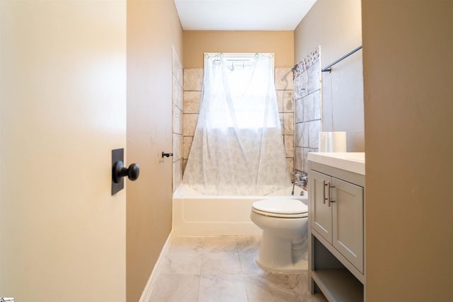 31 Pine Grove Lane, Greenville, SC 29617