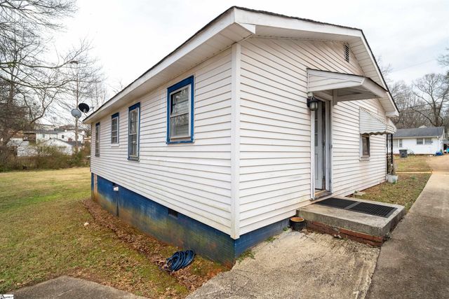 31 Pine Grove Lane, Greenville, SC 29617