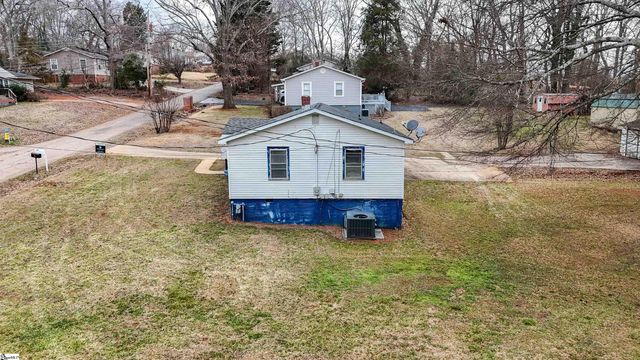 31 Pine Grove Lane, Greenville, SC 29617