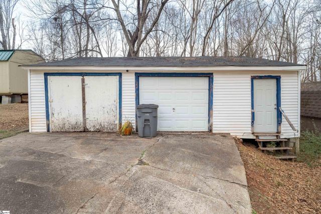 31 Pine Grove Lane, Greenville, SC 29617