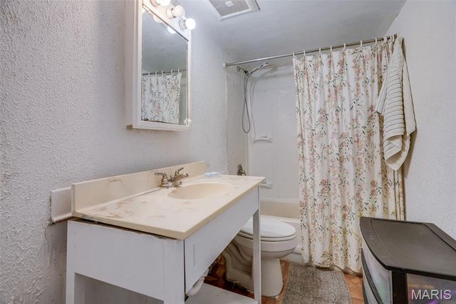1302 Saint Raphael Street, East St Louis, IL 62206