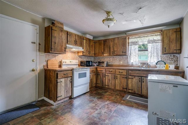 1302 Saint Raphael Street, East St Louis, IL 62206