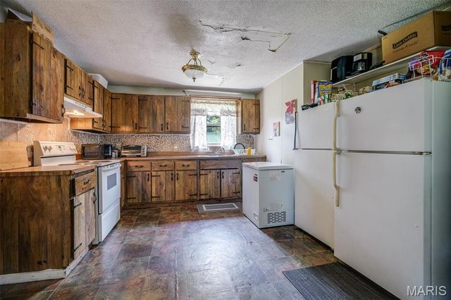 1302 Saint Raphael Street, East St Louis, IL 62206