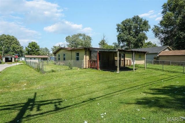 1302 Saint Raphael Street, East St Louis, IL 62206