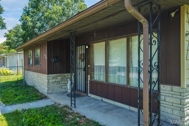1302 Saint Raphael Street, East St Louis, IL 62206