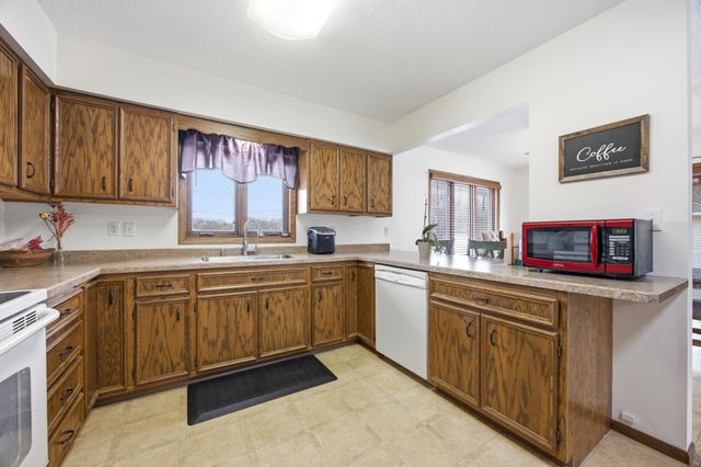 77 18th Avenue N, Fargo, ND 58102