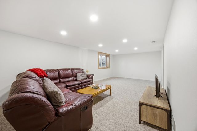 77 18th Avenue N, Fargo, ND 58102