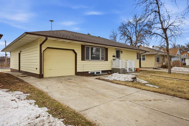 77 18th Avenue N, Fargo, ND 58102