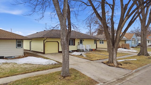 77 18th Avenue N, Fargo, ND 58102