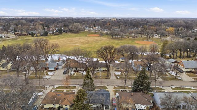77 18th Avenue N, Fargo, ND 58102
