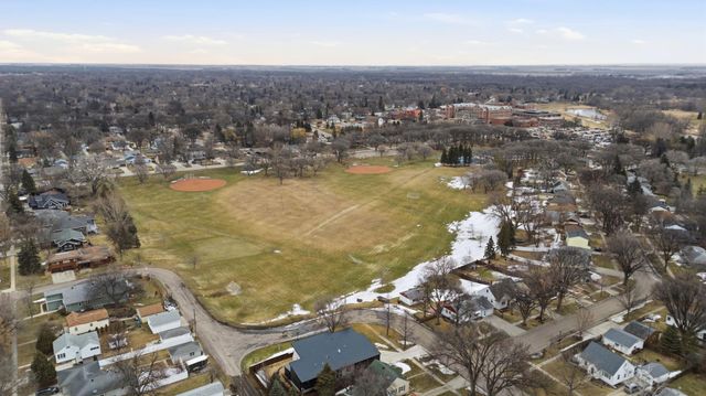 77 18th Avenue N, Fargo, ND 58102