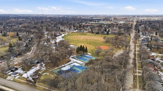 77 18th Avenue N, Fargo, ND 58102