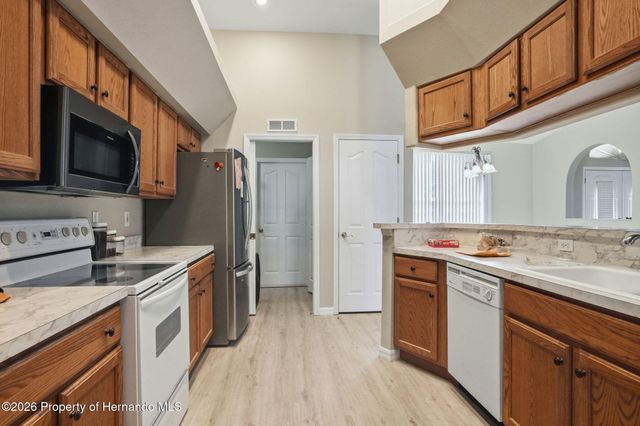 8038 Madrid Road, Weeki Wachee, FL 34613