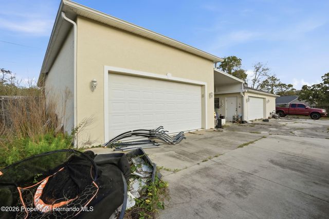 8038 Madrid Road, Weeki Wachee, FL 34613