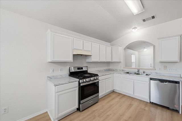 1118 Remington DR, Leander, TX 78641